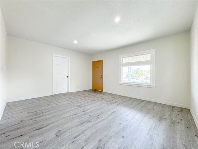 127 E 65th Street, Los Angeles CA: https://media.crmls.org/medias/9d9a8a7f-0d90-49eb-a785-241fe436d68e.jpg