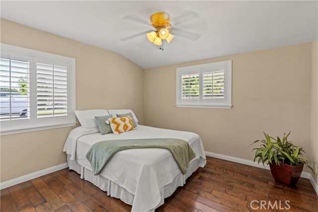Image 11 of 33 For 15037 Hiawatha Street