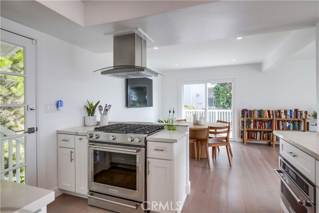605 E Avenida San Juan, San Clemente CA: https://media.crmls.org/medias/9d9aec7d-00ed-4825-af67-5e68bc442725.jpg