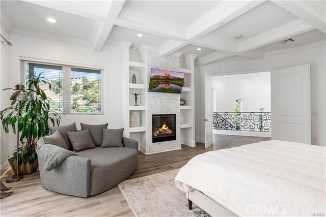 Detail Gallery Image 15 of 65 For 9484 Gloaming Dr, Beverly Hills,  CA 90210 - 4 Beds | 4 Baths