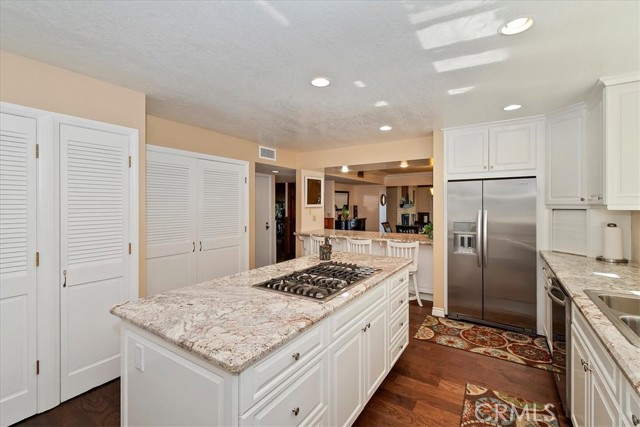 Detail Gallery Image 23 of 49 For 28065 Peninsula, Lake Arrowhead,  CA 92352 - 4 Beds | 3/1 Baths