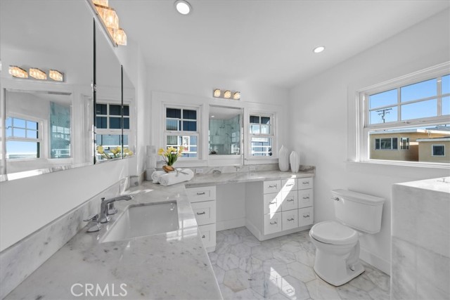 1000 The Strand, Manhattan Beach CA: https://media.crmls.org/medias/9d9c4e68-cc3b-4745-a034-f7fddb684d89.jpg