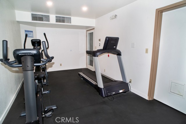Detail Gallery Image 15 of 17 For 21650 Burbank #115,  Woodland Hills,  CA 91367 - 2 Beds | 2 Baths