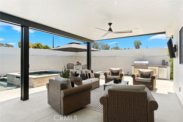 19582 Summer Breeze Lane, Huntington Beach CA: https://media.crmls.org/medias/9d9d18df-c105-4c78-a996-ff18e7eb8b79.jpg