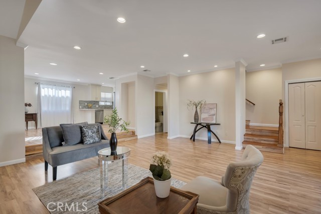 Front Image Thumbnail for CRSR25274575