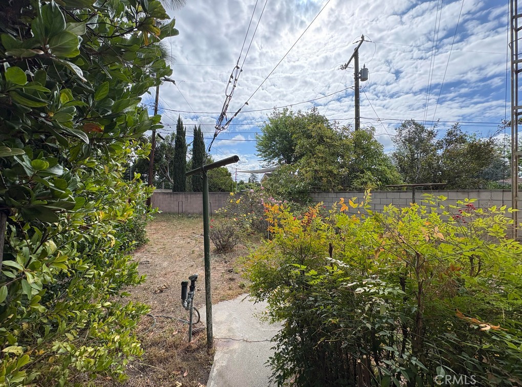 https://media.crmls.org/medias/9d9dfbc6-df1f-45d4-876b-917d26bcadd2.jpg?preset=X-Large