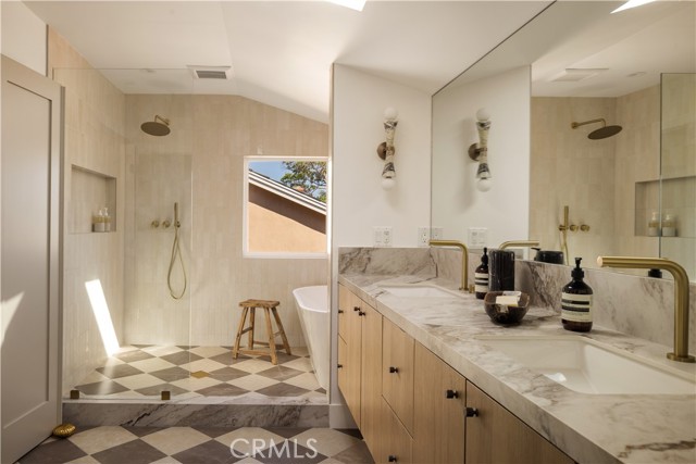 4 Bed Home for Sale in Costa Mesa, California