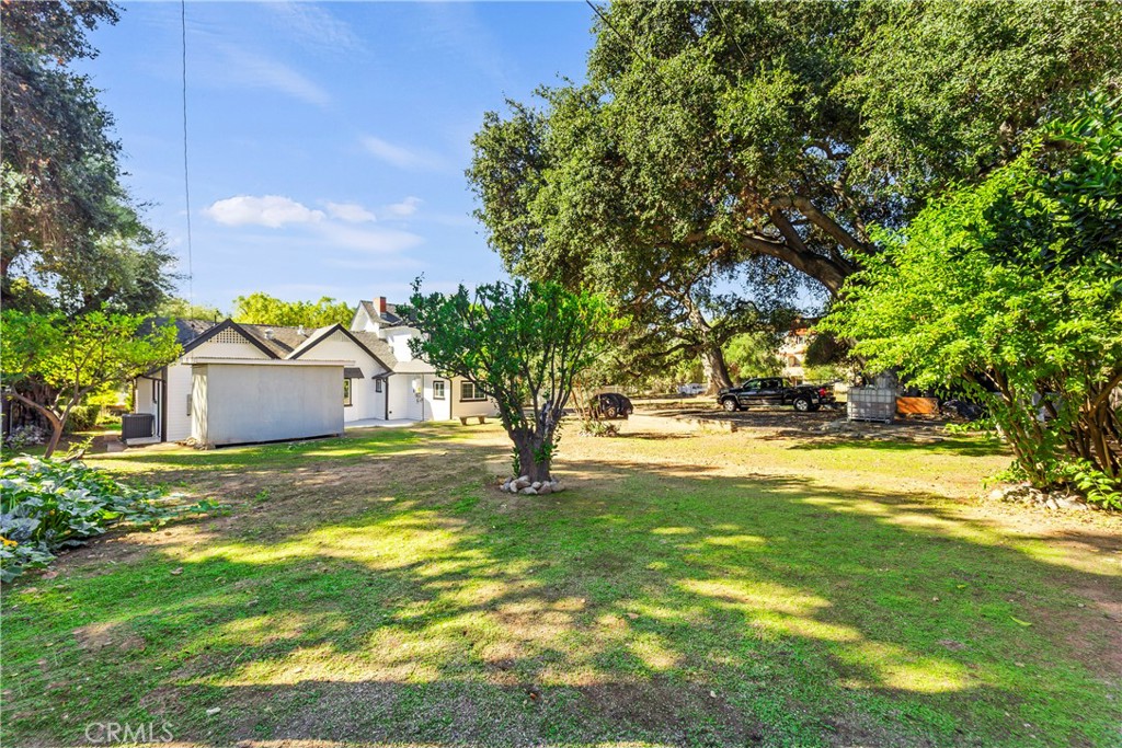 https://media.crmls.org/medias/9d9eb7de-ba75-49ba-b238-e01d9226a11a.jpg?preset=X-Large