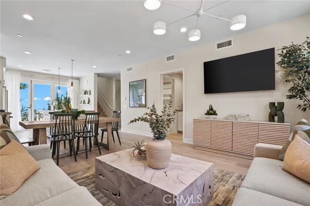 19071 Main Street, Huntington Beach CA: https://media.crmls.org/medias/9d9f054b-6a7c-4ae9-8e76-4fdfc5abff79.jpg