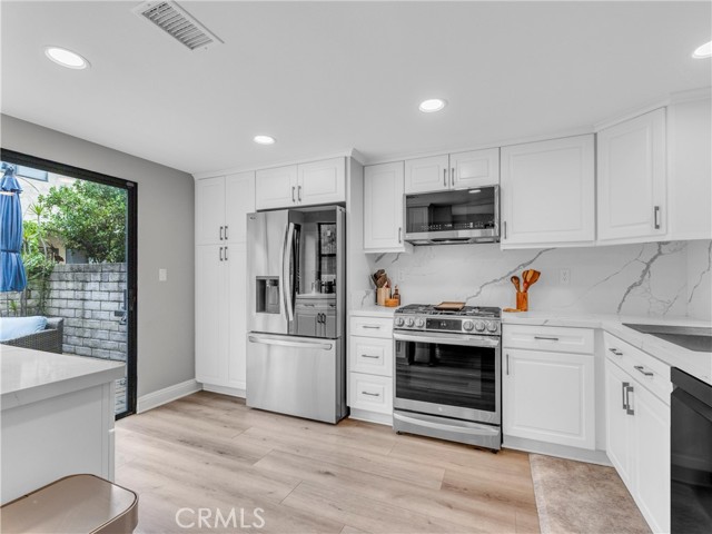 Detail Gallery Image 15 of 54 For 29729 Strawberry Hill Dr, Agoura Hills,  CA 91301 - 3 Beds | 3 Baths