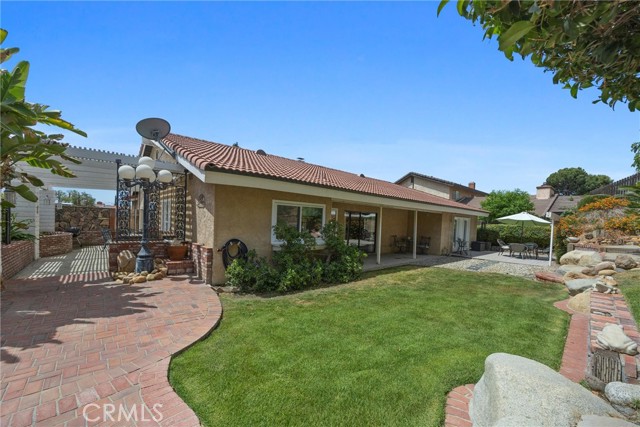 5904 Medio Luna Avenue, Bakersfield CA: https://media.crmls.org/medias/9d9feec8-ab98-49ef-a885-1693f90237b6.jpg