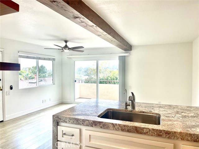 352 Y Place, Laguna Beach CA: https://media.crmls.org/medias/9da0489b-f48e-4cfa-aeb5-f442c572c0ec.jpg