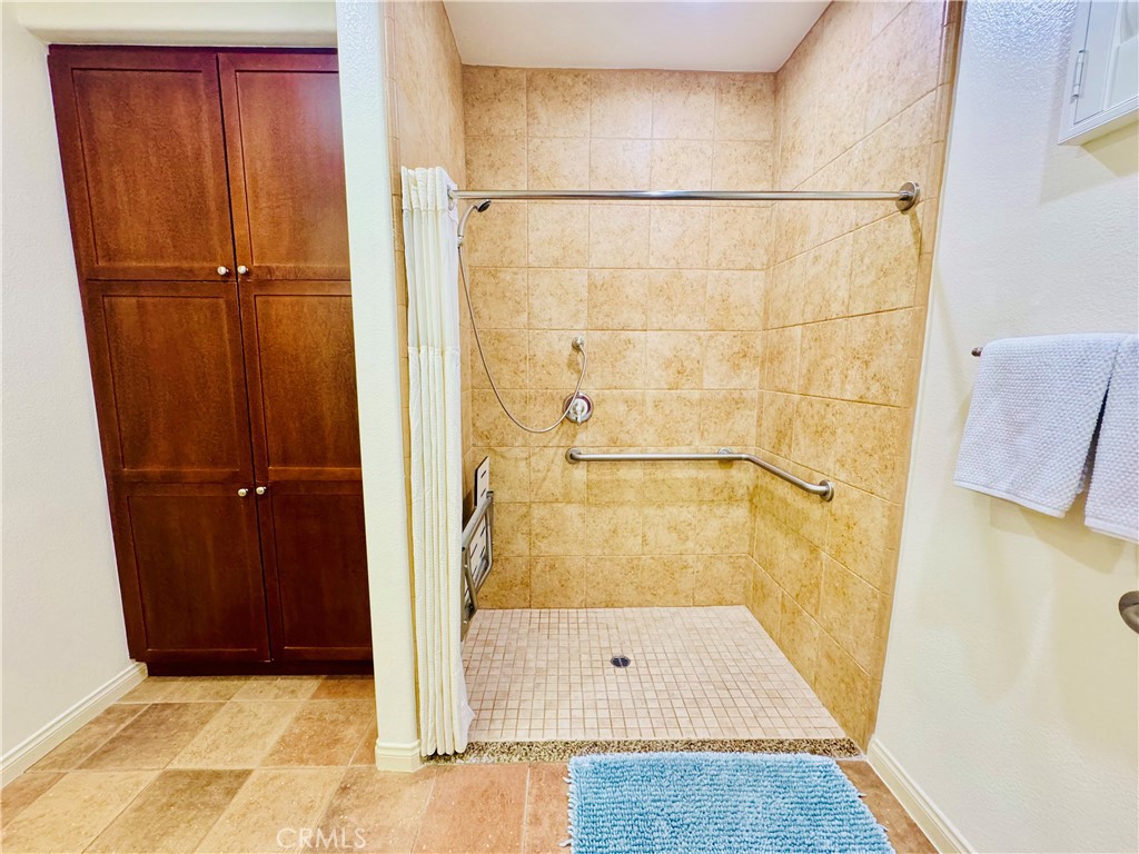 https://media.crmls.org/medias/9da12709-475a-4bdb-a8a2-452a454fe703.jpg?preset=X-Large