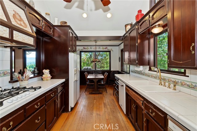 Detail Gallery Image 19 of 56 For 701 Zurich Dr, Lake Arrowhead,  CA 92352 - 3 Beds | 3 Baths