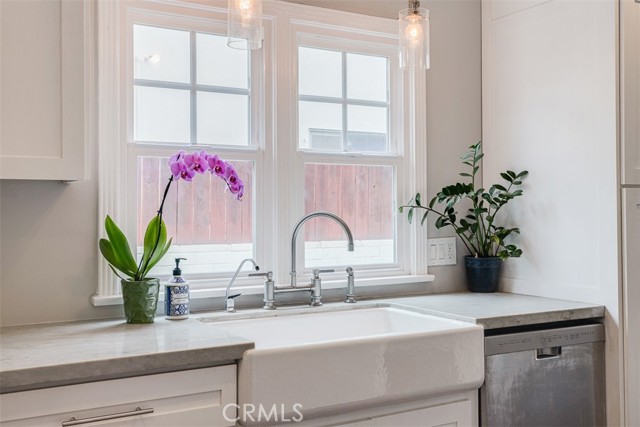 516 S Sparks S Street, Burbank CA: https://media.crmls.org/medias/9da39c44-0ab3-4189-a32a-8dba9cbf652d.jpg