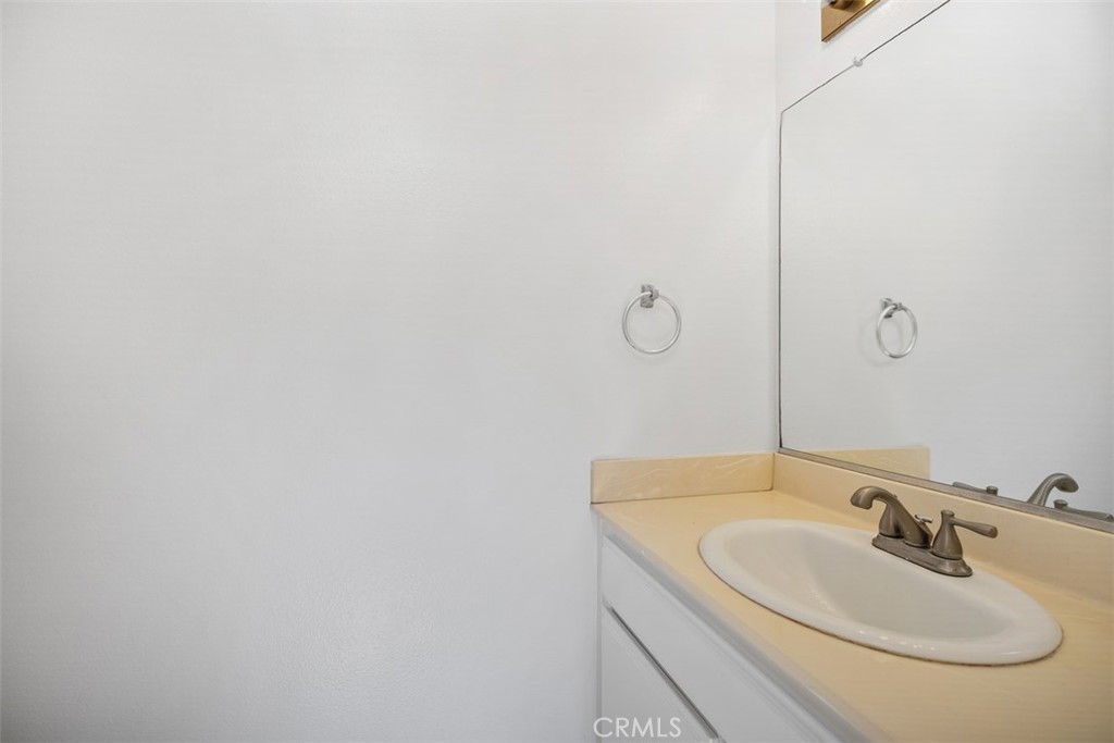 https://media.crmls.org/medias/9da4a980-1be2-4112-94e5-1448d86c4583.jpg?preset=X-Large