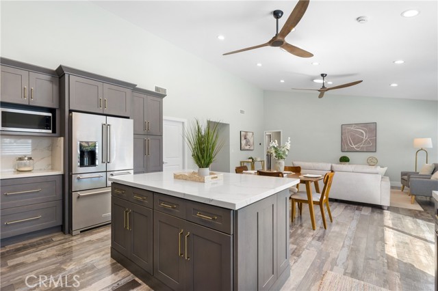 Detail Gallery Image 10 of 42 For 9662 Woodlawn Dr, Huntington Beach,  CA 92646 - 3 Beds | 2 Baths