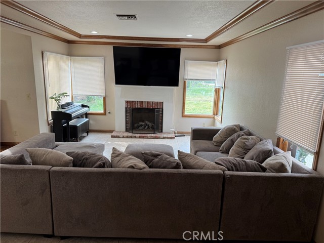 Detail Gallery Image 10 of 17 For 26650 Silverleaf Ln, Hemet,  CA 92544 - 4 Beds | 3 Baths