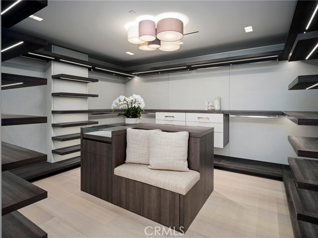 3 The Point, Coronado CA: https://media.crmls.org/medias/9da76d68-9ef4-476e-baf7-a8fccd23c547.jpg