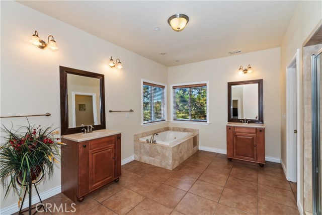 Detail Gallery Image 23 of 45 For 26589 Amador, Lake Arrowhead,  CA 92352 - 4 Beds | 3 Baths