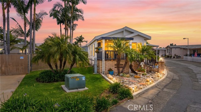 Front Image Thumbnail for CRDW26083640