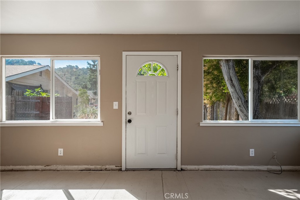 https://media.crmls.org/medias/9da92c0d-dfae-45c1-8225-3d588d956517.jpg?preset=X-Large