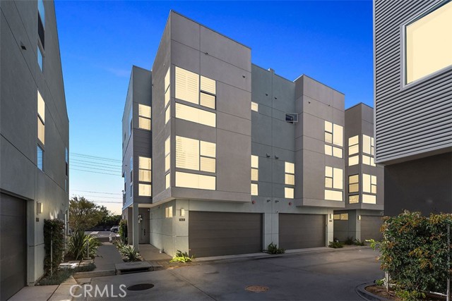 Detail Gallery Image 2 of 29 For 145 Mercer Way, Costa Mesa,  CA 92627 - 3 Beds | 3/1 Baths