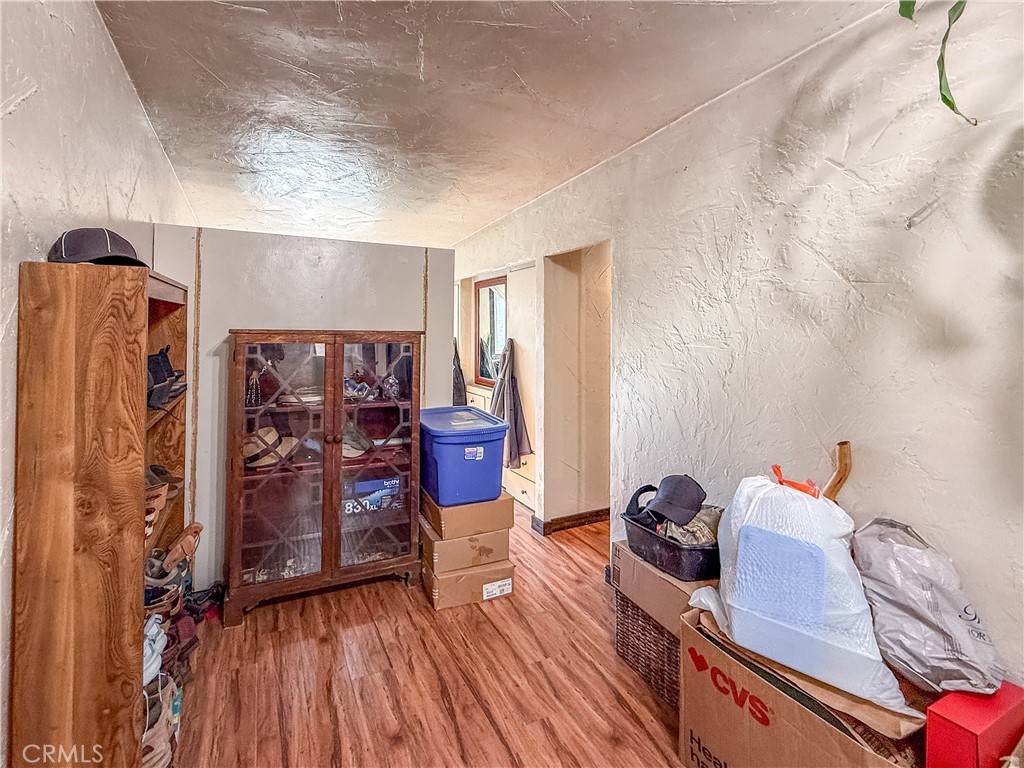 https://media.crmls.org/medias/9daad521-41b9-4d5b-b5e1-98f283964514.jpg?preset=X-Large