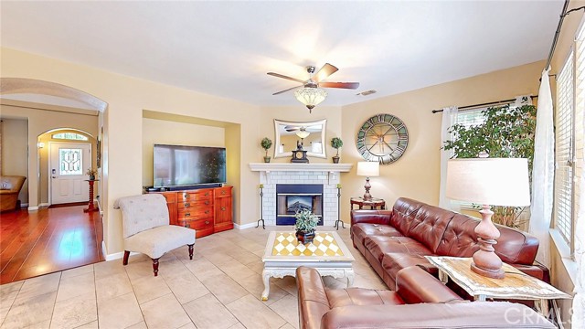 4350 Ferreira Ranch Drive, Turlock CA: https://media.crmls.org/medias/9dac8615-2820-4c80-aeb9-0c7bb3759a00.jpg