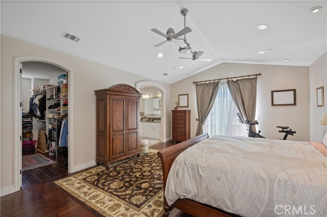 Detail Gallery Image 20 of 33 For 217 S Irena Ave #B,  Redondo Beach,  CA 90277 - 4 Beds | 2/1 Baths