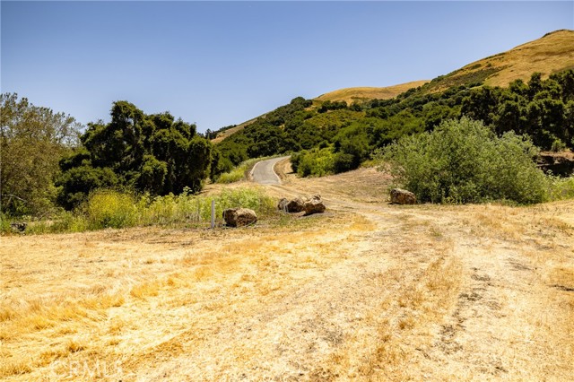 680 Spring Canyon Lane, Nipomo CA: https://media.crmls.org/medias/9dad5199-80f4-476d-a0a5-7a564c317707.jpg
