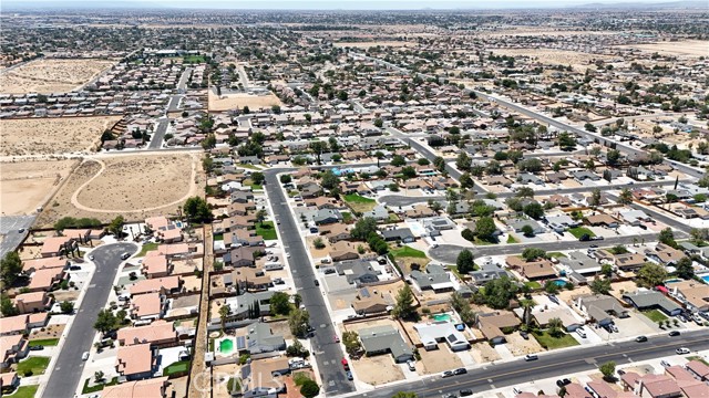 16850 Hidden Creek Drive, Victorville CA: https://media.crmls.org/medias/9dadade5-d810-43bb-ad7b-f65ce12753ff.jpg
