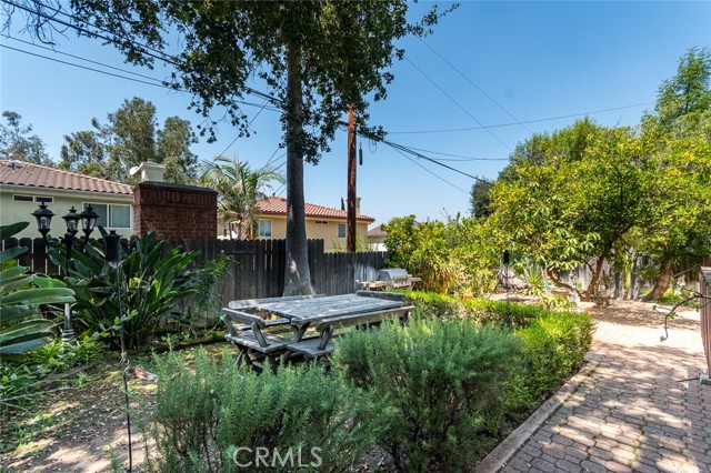 10109 Parr Avenue, Sunland CA: https://media.crmls.org/medias/9dae9461-8564-459a-8cdc-73a141e4f841.jpg