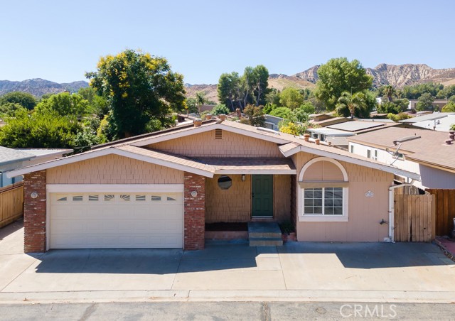 31951 Cinnabar Ln, Castaic, CA 91384