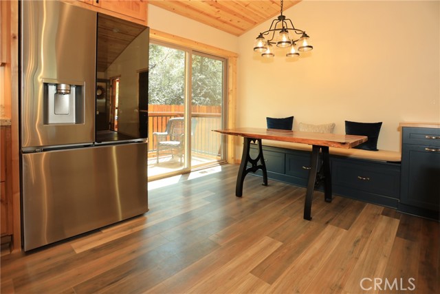 365 Santa Barbara Avenue, Sugarloaf CA: https://media.crmls.org/medias/9db02108-9129-40ea-b4da-2dd4413c43f4.jpg