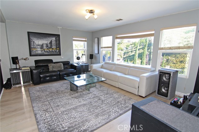 Detail Gallery Image 34 of 41 For 17634 Wren Dr, Canyon Country,  CA 91387 - 5 Beds | 4 Baths