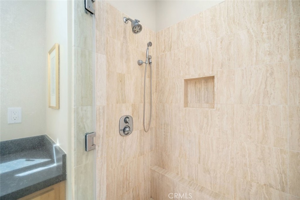 https://media.crmls.org/medias/9db0a335-1411-4549-a586-45402766b865.jpg?preset=X-Large