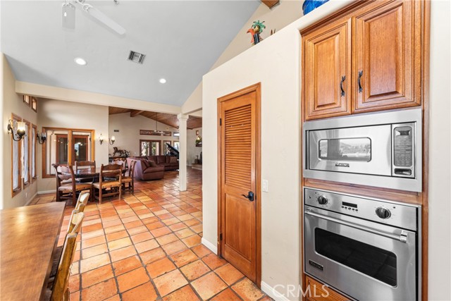 30505 Sloan Canyon Road, Castaic CA: https://media.crmls.org/medias/9db0d5e4-102b-4faf-9cbc-e58e772e2d60.jpg