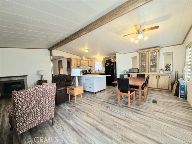 909 Richland Road, San Marcos CA: https://media.crmls.org/medias/9db1ea2c-a259-469e-8b6b-8004c5e3ad38.jpg