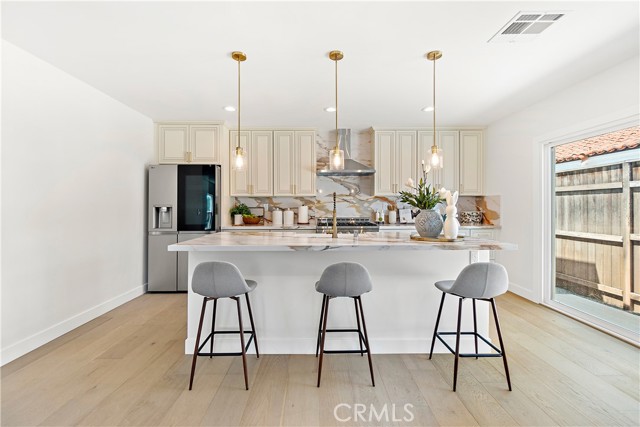 3991 Hubert Avenue, Los Angeles CA: https://media.crmls.org/medias/9db23f2b-e193-4d90-977e-620143ceff71.jpg