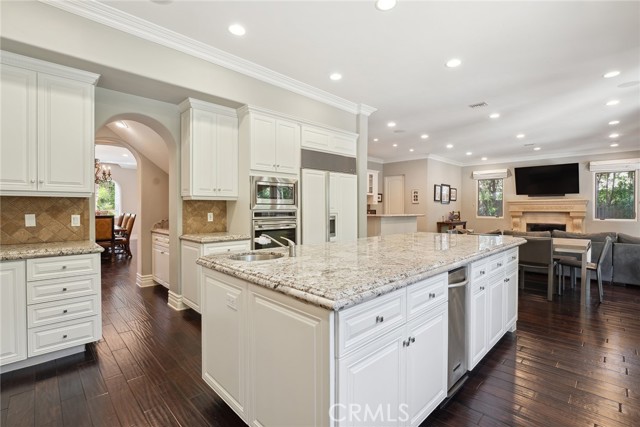 23115 Erwin Street, Woodland Hills CA: https://media.crmls.org/medias/9db25230-1b41-44ae-8e0b-4772e0cfa3e3.jpg