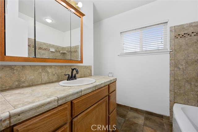 Detail Gallery Image 15 of 25 For 1305 University Ave, Bakersfield,  CA 93305 - 3 Beds | 2 Baths