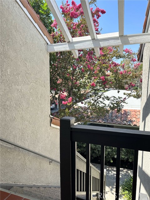 302 Lemon Grove, Irvine CA: https://media.crmls.org/medias/9db3ae50-bc69-426f-a0b9-8c2fd8e3a03f.jpg