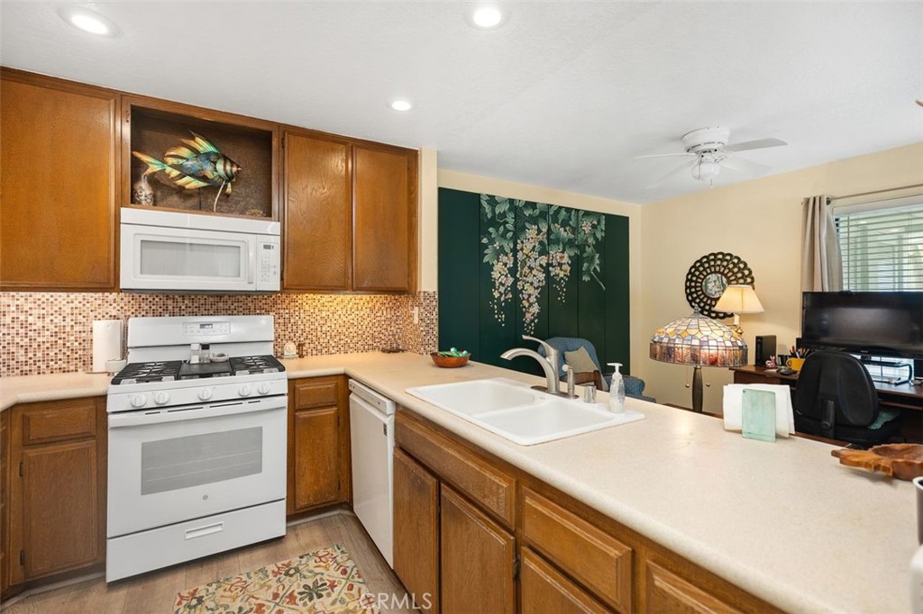 9db3c9ae F2c8 41d6 A892 Fd32d036e1f8