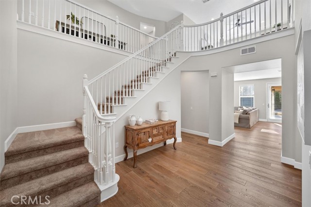 Detail Gallery Image 4 of 55 For 29231 Black Pine Way, Saugus,  CA 91390 - 6 Beds | 4/1 Baths