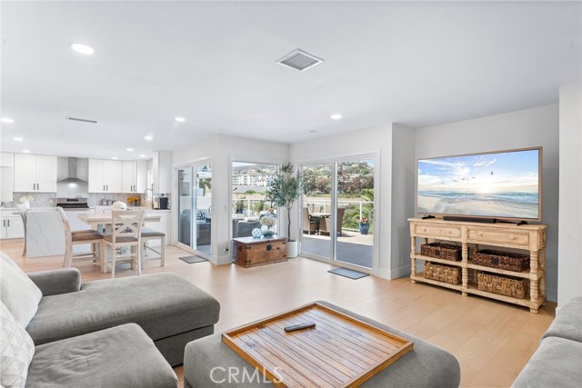 3208 Calle Grande, San Clemente CA: https://media.crmls.org/medias/9db3fedf-7329-4091-8250-458383eca121.jpg