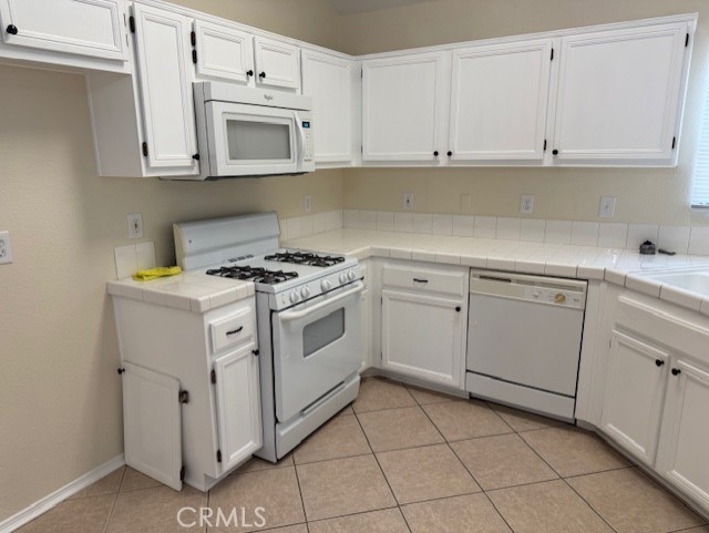 Detail Gallery Image 4 of 14 For 5696 New Pine Ave, San Bernardino,  CA 92407 - 3 Beds | 2 Baths