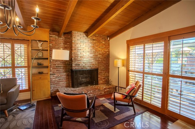 Detail Gallery Image 9 of 26 For 1724 Sombra Dr, Glendale,  CA 91208 - 3 Beds | 2 Baths