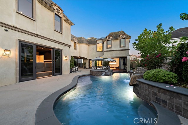 Detail Gallery Image 60 of 75 For 530 Kings Rd, Newport Beach,  CA 92663 - 5 Beds | 4/3 Baths