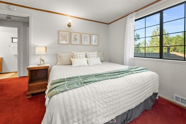 755 Holmes Lane, Sugarloaf CA: https://media.crmls.org/medias/9db7b0d2-8f3b-403a-8084-026d9b48fc8e.jpg